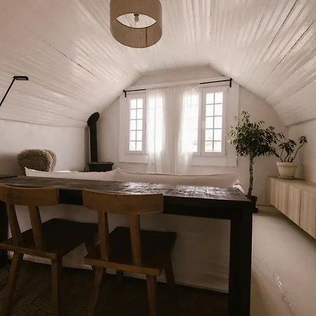 Apartamento Beige Tranquil Escape By The Sea