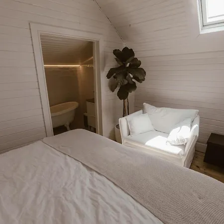 Beige Tranquil Escape By The Sea * Matosinhos (Porto)