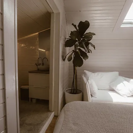 Beige Tranquil Escape By The Sea Apartamento