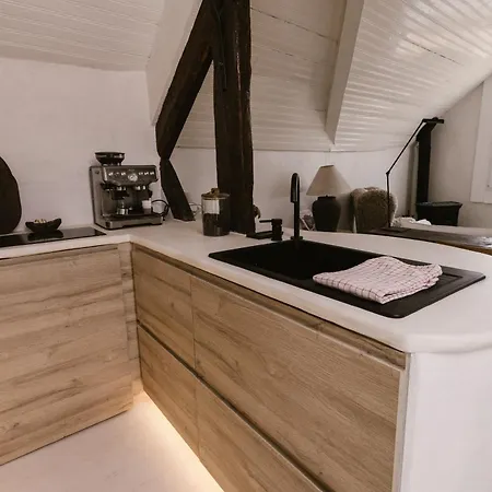 Apartamento Beige Tranquil Escape By The Sea