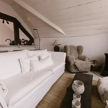 Apartamento Beige Tranquil Escape By The Sea