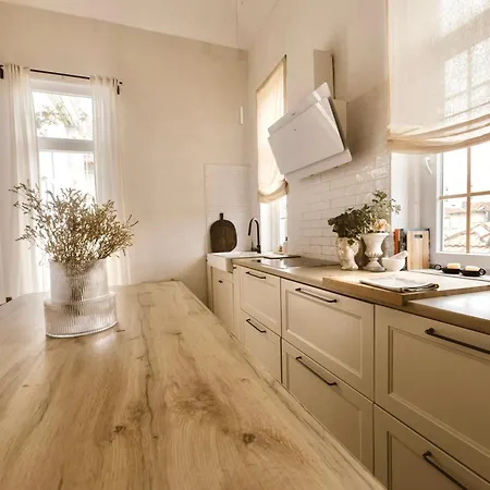 Daire Beige Tranquil Escape By The Sea *
