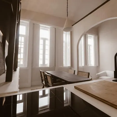 Apartamento Beige Tranquil Escape By The Sea